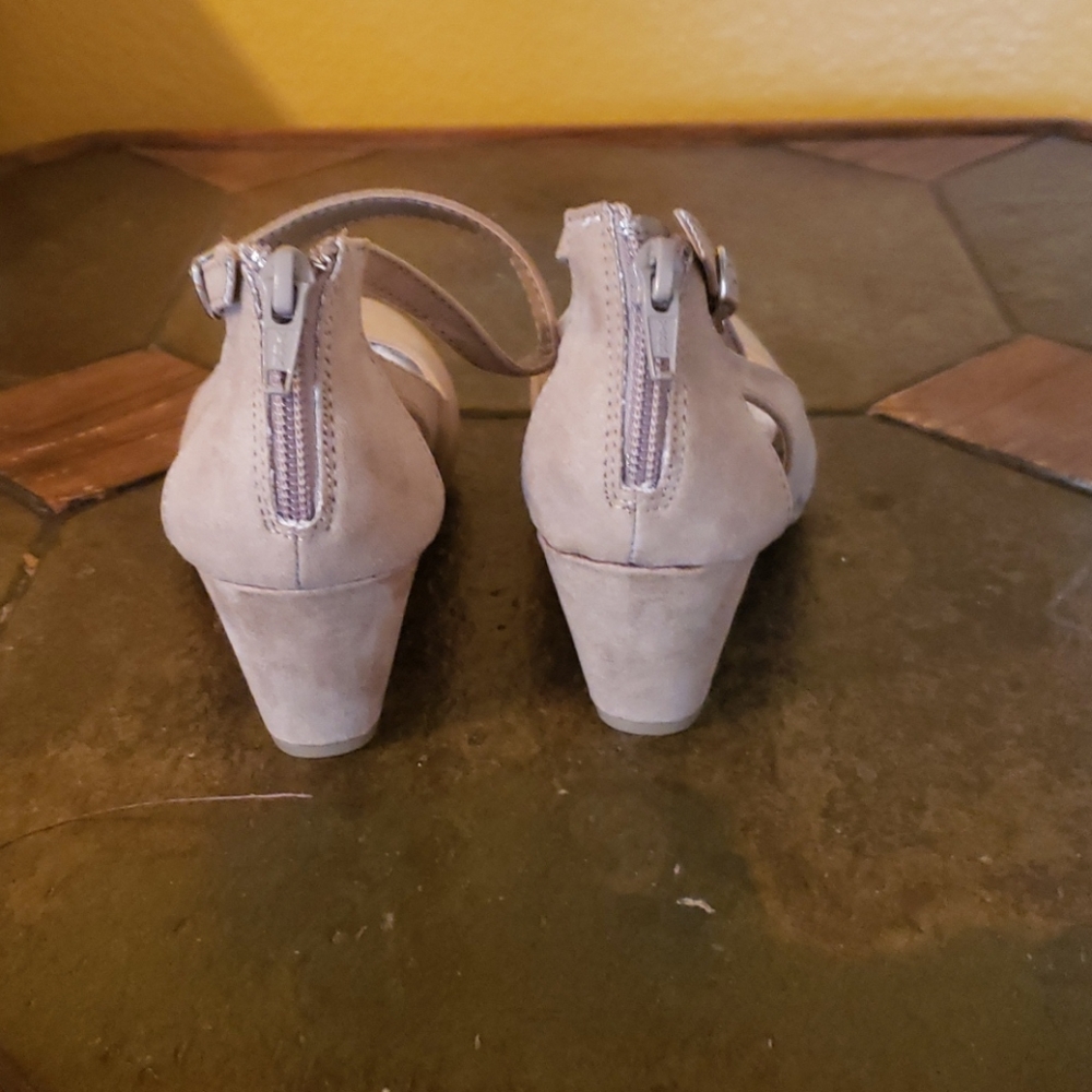 Shoes - Picture 2 of 3